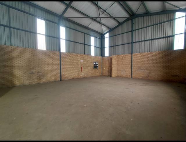 272M² WAREHOUSE TO LET IN CLAYVILLE